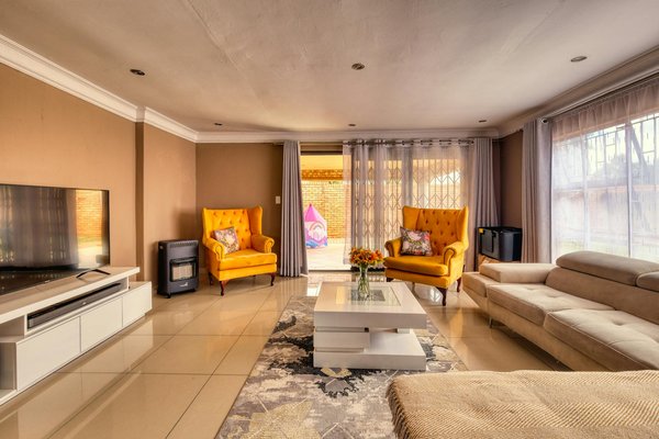 How Can You Transform a Small Space with Elegance in UK Home Deco?